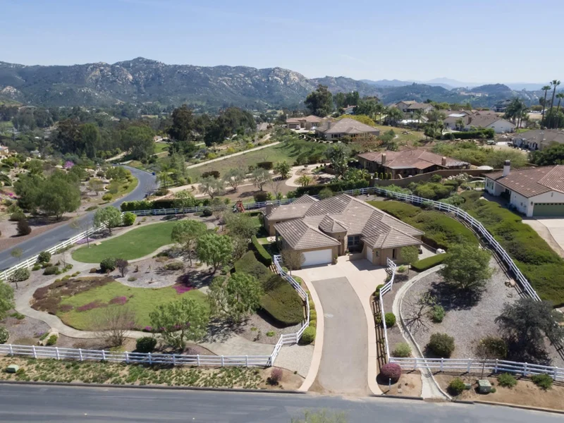 2963 Rue Montreux, Escondido, CA 92026