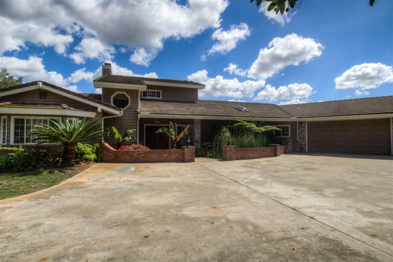 2949 Deeb Drive, Vista, CA 92084