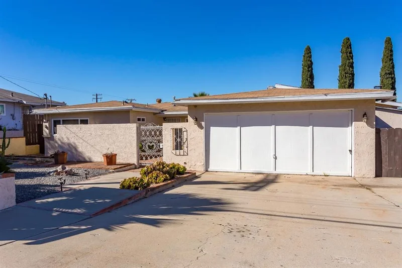 420 La Presa Avenue, Spring Valley, CA 91977