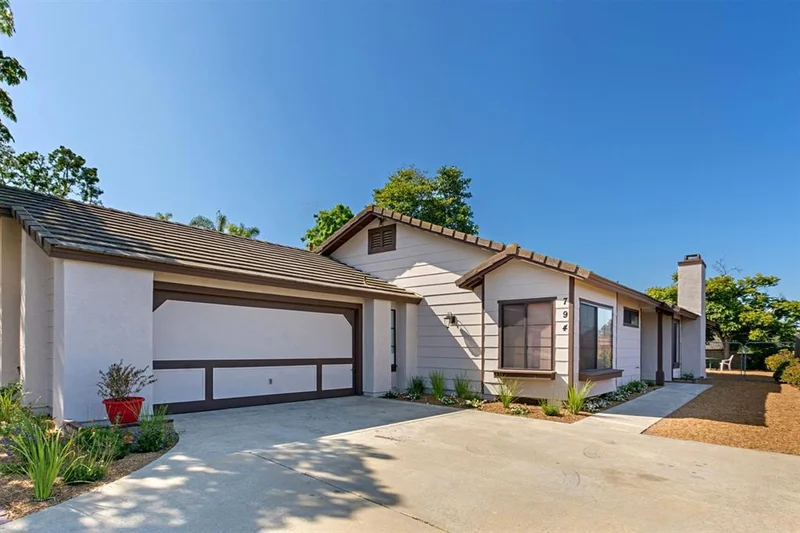 794 Las Palmas, Vista, CA 92081