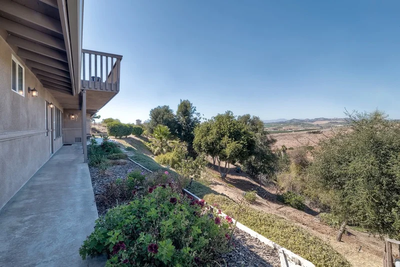 416 Hutchison St, Vista, CA 92084