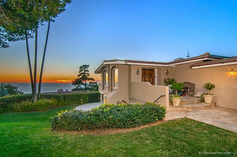 6130 Terryhill Drive, La Jolla, CA 92037