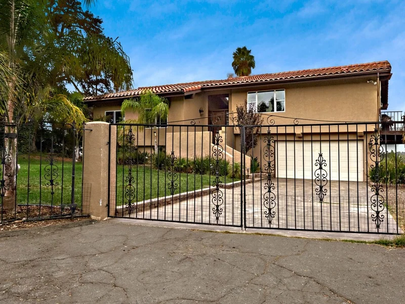1157 Valencia, Escondido, CA 92025