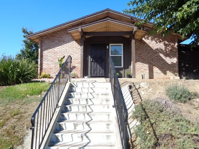 10138 Carefree Dr, Santee, CA 92071