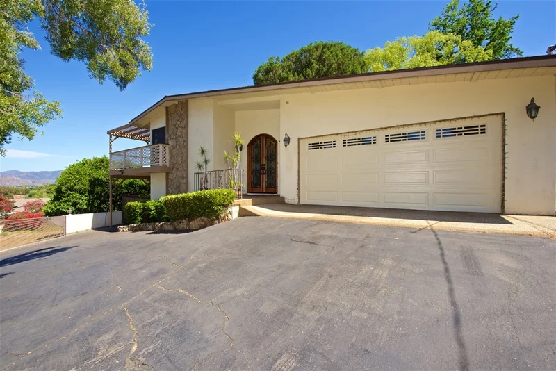 11211 Horizon Hills Dr., El Cajon, CA 92020