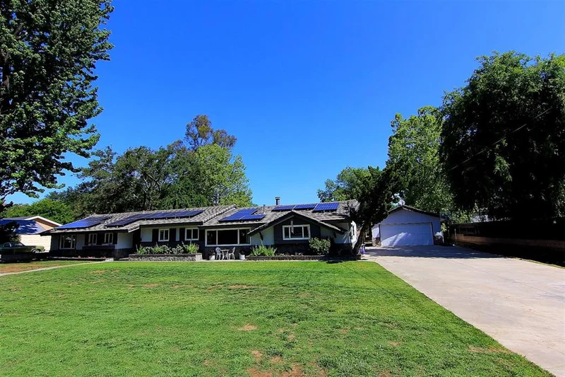 2756 Surrey Ln, Escondido, CA 92029