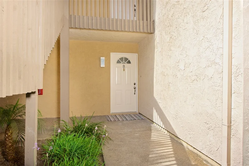 8525 Villa La Jolla Drive #B, La Jolla, CA 92037