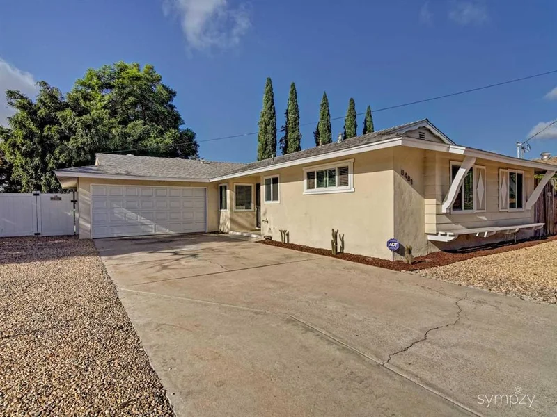 8481 Beaver Lake Dr., San Diego, CA 92119