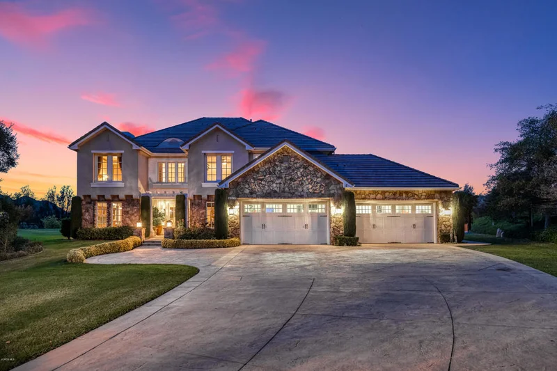 25741 Piuma, Calabasas, CA 91302