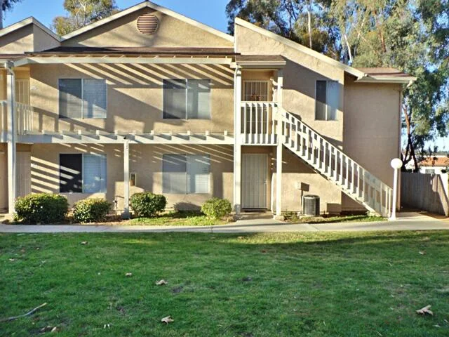 231 Diamond #106, Vista, CA 92083