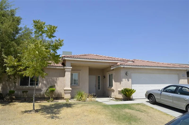5522 El Palacio Dr, Bakersfield, CA 93307