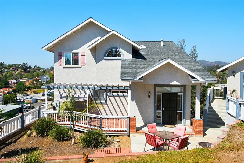 520 Lado De Loma, Vista, CA 92083