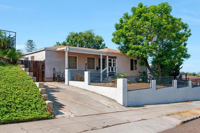 5545 Churchward St, San Diego, CA 92114
