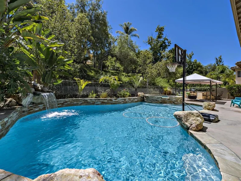 1029 Calle De Alcala, Escondido, CA 92025