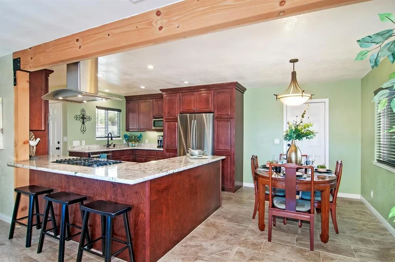1247 Cinchona, Vista, CA 92083