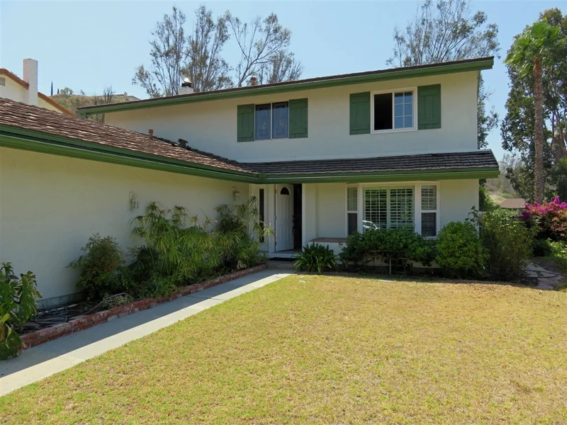 2592 Windmill View, El Cajon, CA 92020