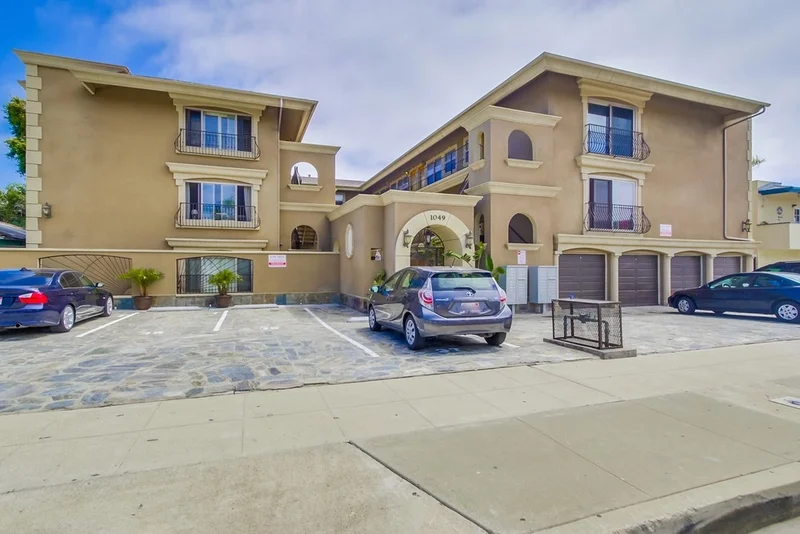 1049 Felspar #22, San Diego, CA 92109