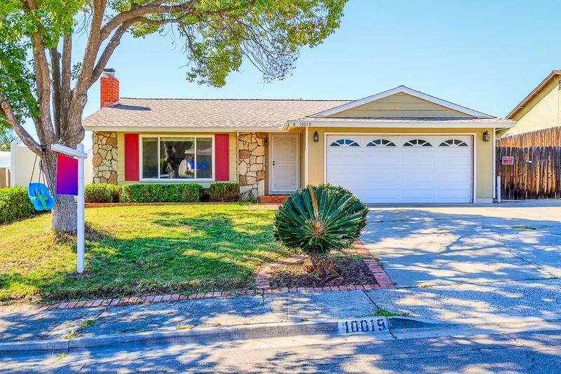10019 Pinewood View, Santee, CA 92071