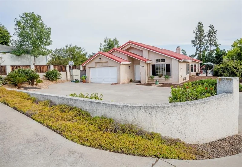 4292 Panorama Dr., La Mesa, CA 91941