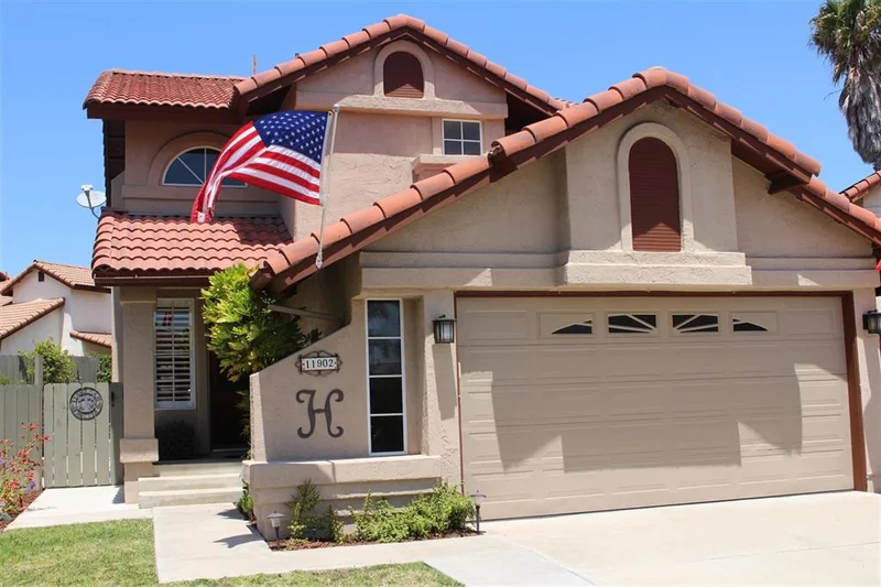 11902 Via Selma, El Cajon, CA 92019