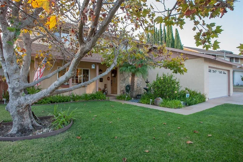 8530 Harwell Dr., San Diego, CA 92119