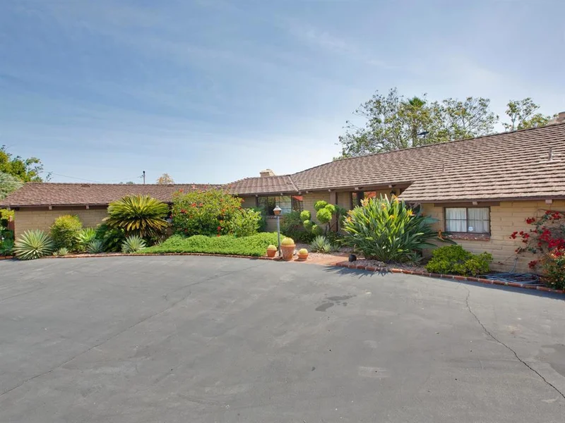 2728 Ross Lane, Escondido, CA 92025