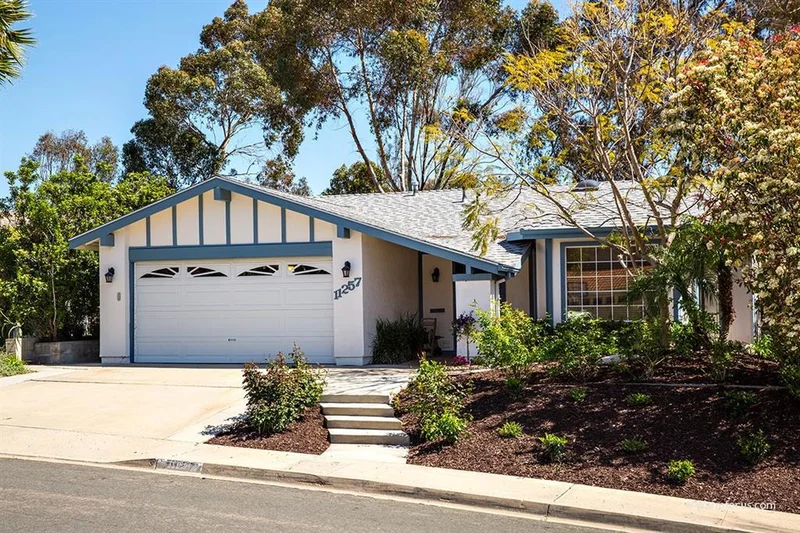 11257 Linares, San Diego, CA 92129
