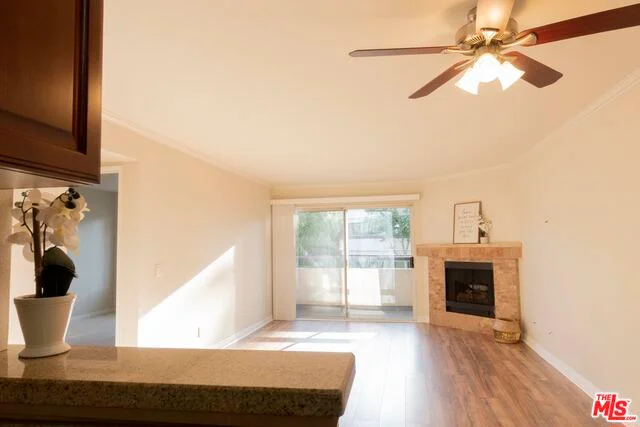 5510 Owensmouth #111, Woodland Hills, CA 91367