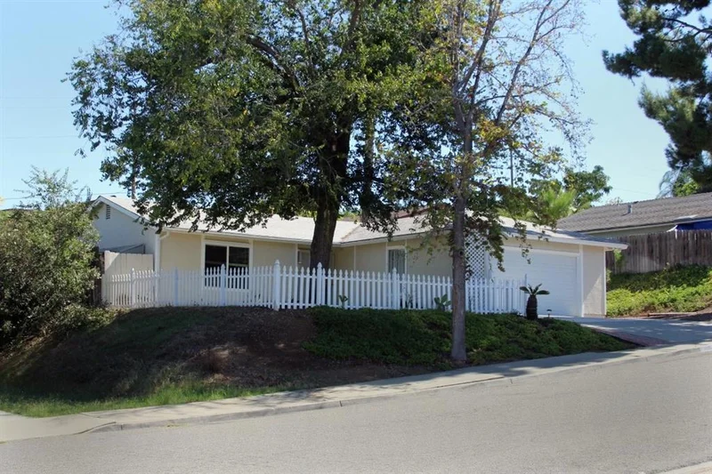 1150 Bridgeport St., Escondido, CA 92027