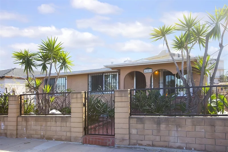4251 J, San Diego, CA 92102