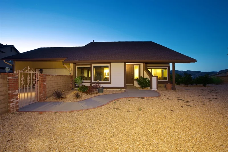 11289 Huntingride Circle, Santee, CA 92071