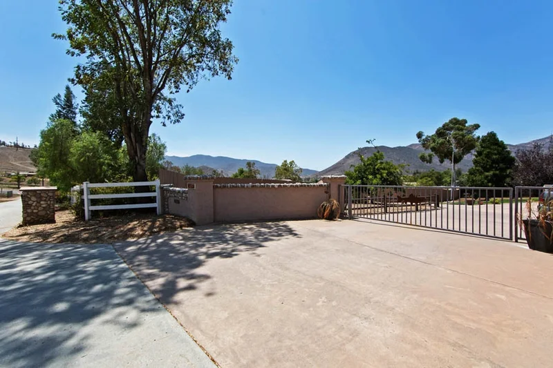 5244 Dehesa Rd., El Cajon, CA 92019