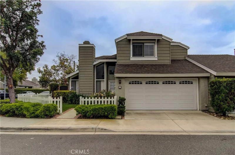 1 Gladstone #112, Irvine, CA 92606