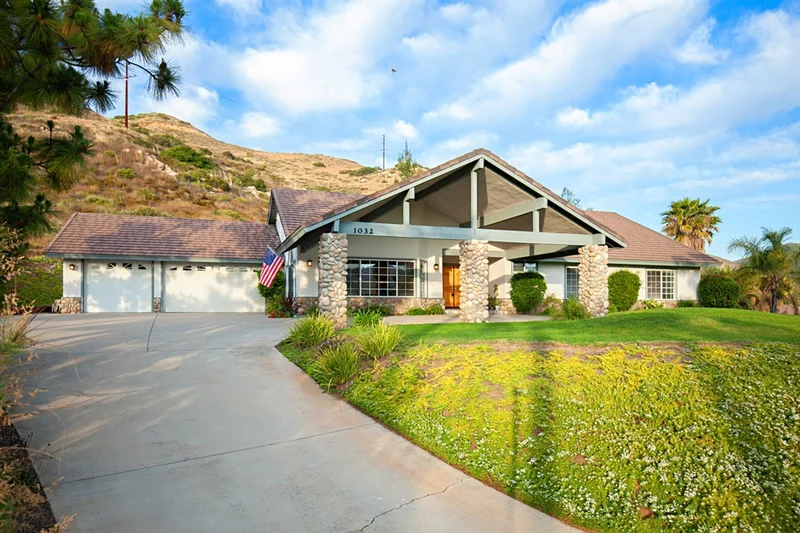 1032 Sycuan Summit, El Cajon, CA 92019