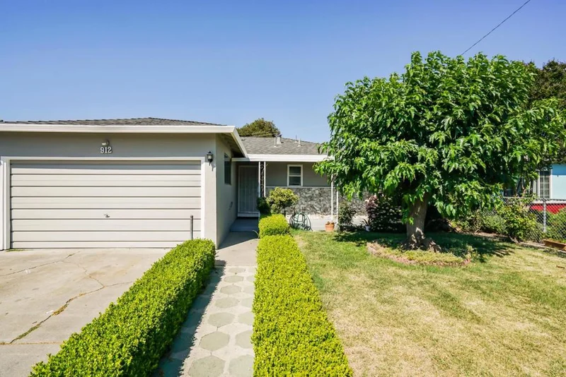 912 Moss, San Jose, CA 95116