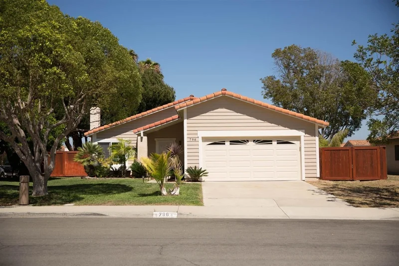 796 Valley Crest Dr, Oceanside, CA 92058