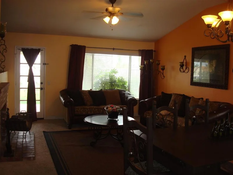 1123 Erick Dr, Corona, CA 92881
