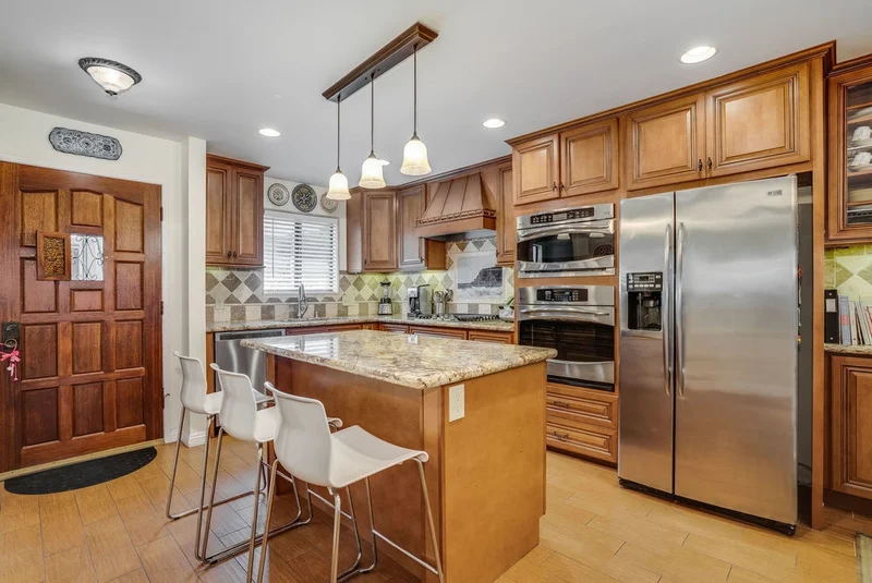 553 F Avenue, Coronado, CA 92118