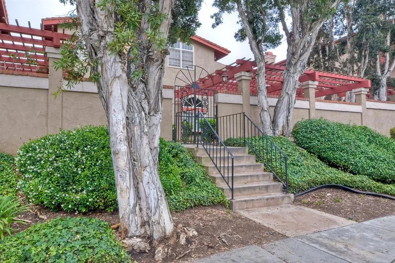 2563 Navarra Dr #C, Carlsbad, CA 92009