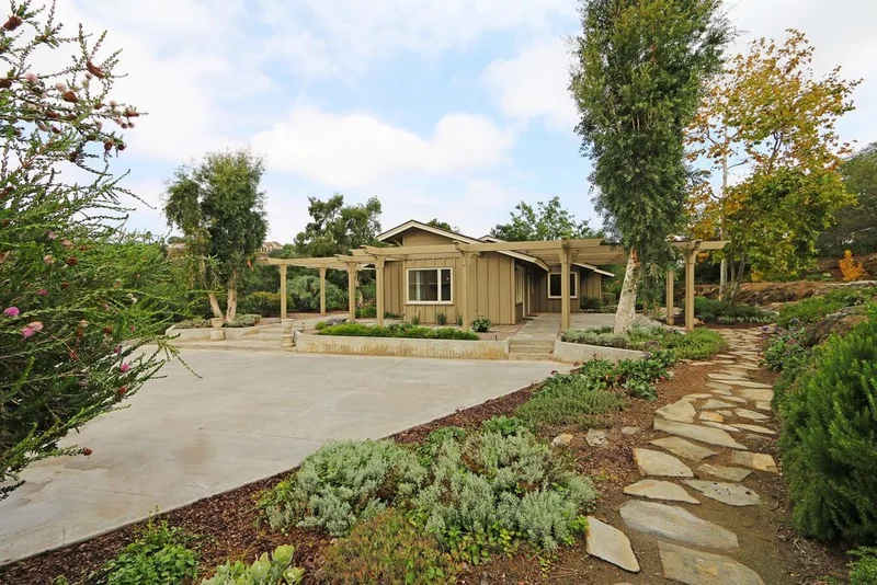 1234 Hidden Oaks Trail, Vista, CA 92084
