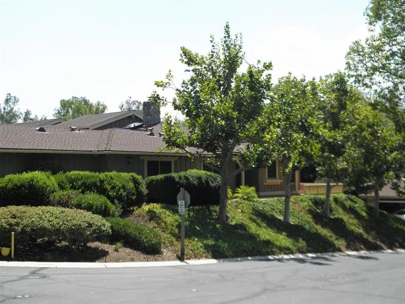 8611 Circle R Valley Ln, Escondido, CA 92026