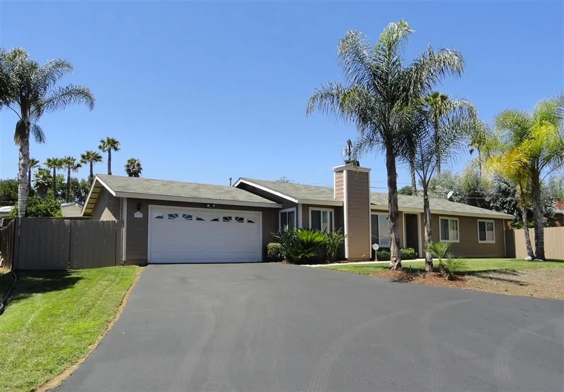 1906 Northbrook Ct, Vista, CA 92083