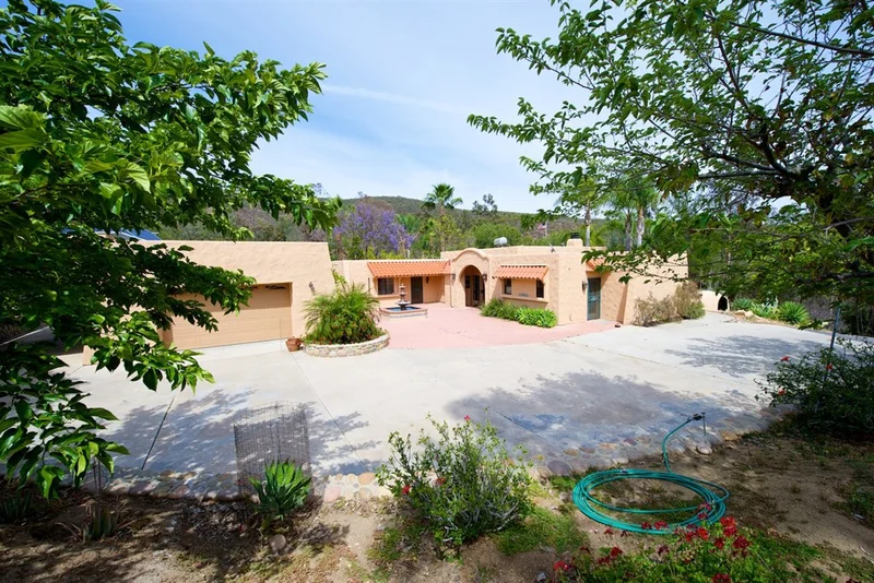 11853 Oak Creek Dr, Lakeside, CA 92040