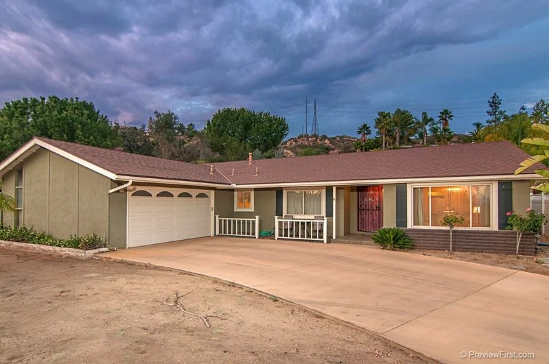 517 Vista Del Escuela, El Cajon, CA 92019