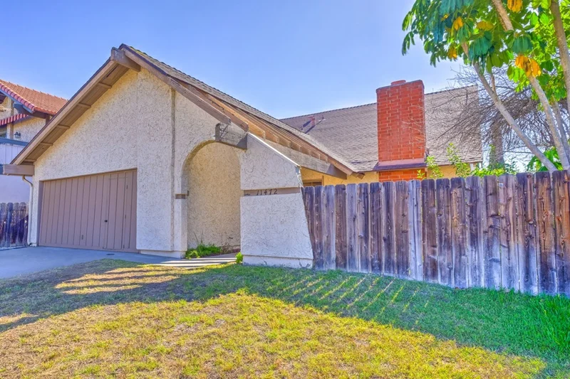 11472 Osoyoos, San Diego, CA 92126