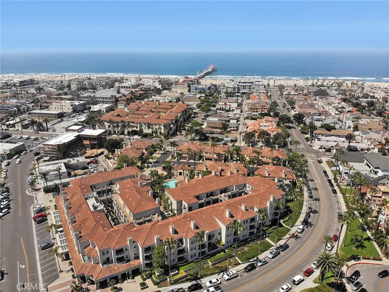 415 Townsquare #208, Huntington Beach, CA 92648