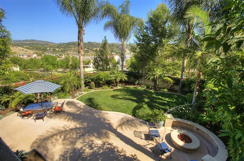 2715 Palmetto Dr, Carlsbad, CA 92009