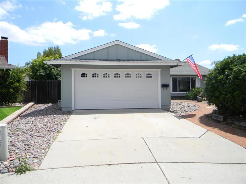 10127 Via Rita, Santee, CA 92071