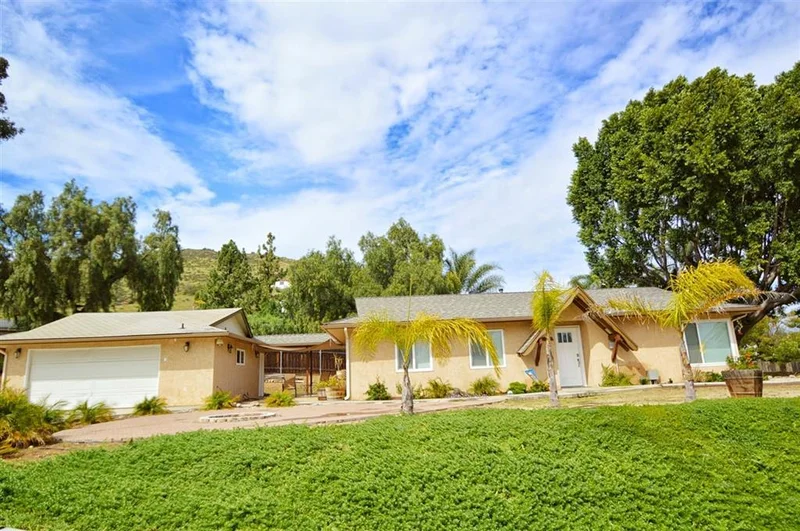1237 Hunt Rd, El Cajon, CA 92021