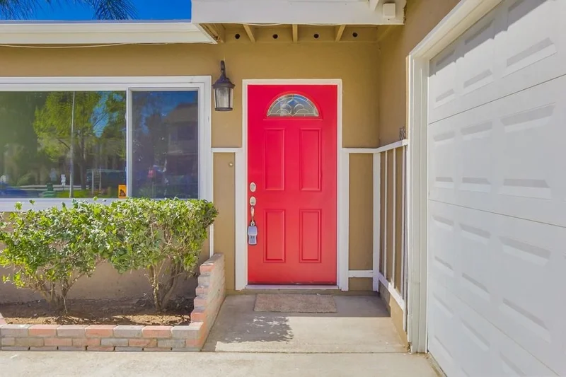 898 Valley Village Dr., El Cajon, CA 92021
